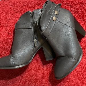 Grey Ladies short boots